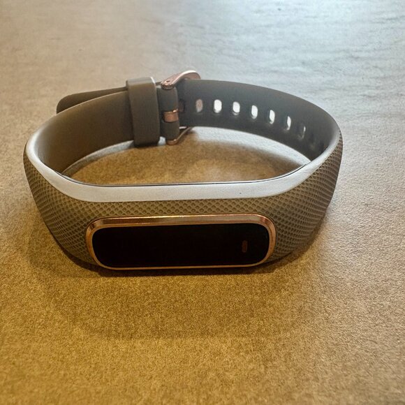 Garmin vívosmart® 4 tracking watch rose gold with gray band - Picture 2 of 5